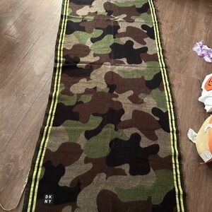 NWOT DKNY Green and Brown Camouflage Wrap